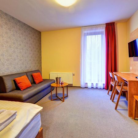 Hotel Toc Липова-Лазне Экстерьер фото