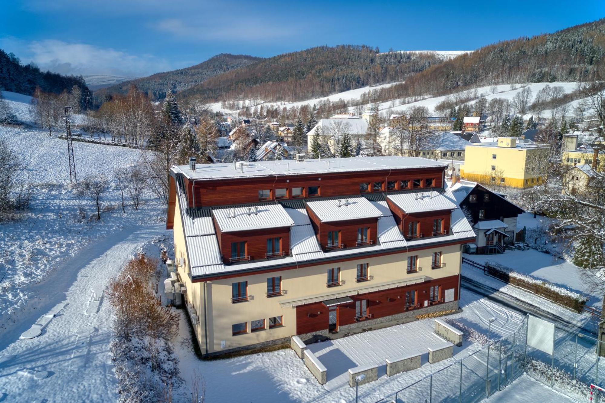 Hotel Toc Липова-Лазне Экстерьер фото