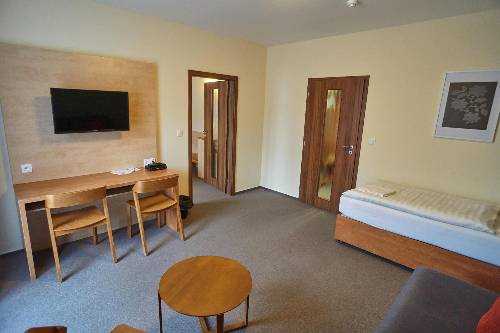 Hotel Toc Липова-Лазне Экстерьер фото