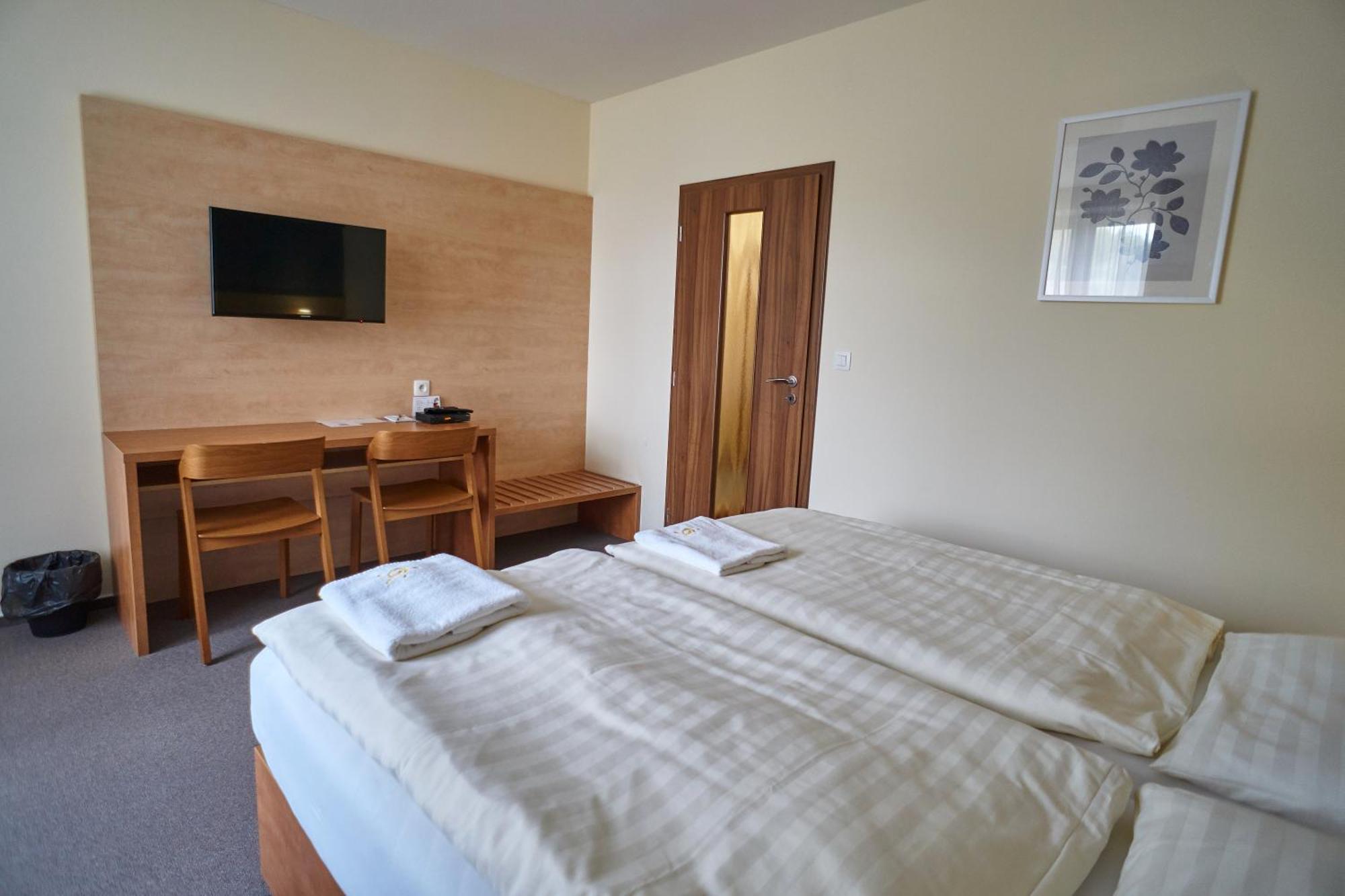 Hotel Toc Липова-Лазне Экстерьер фото
