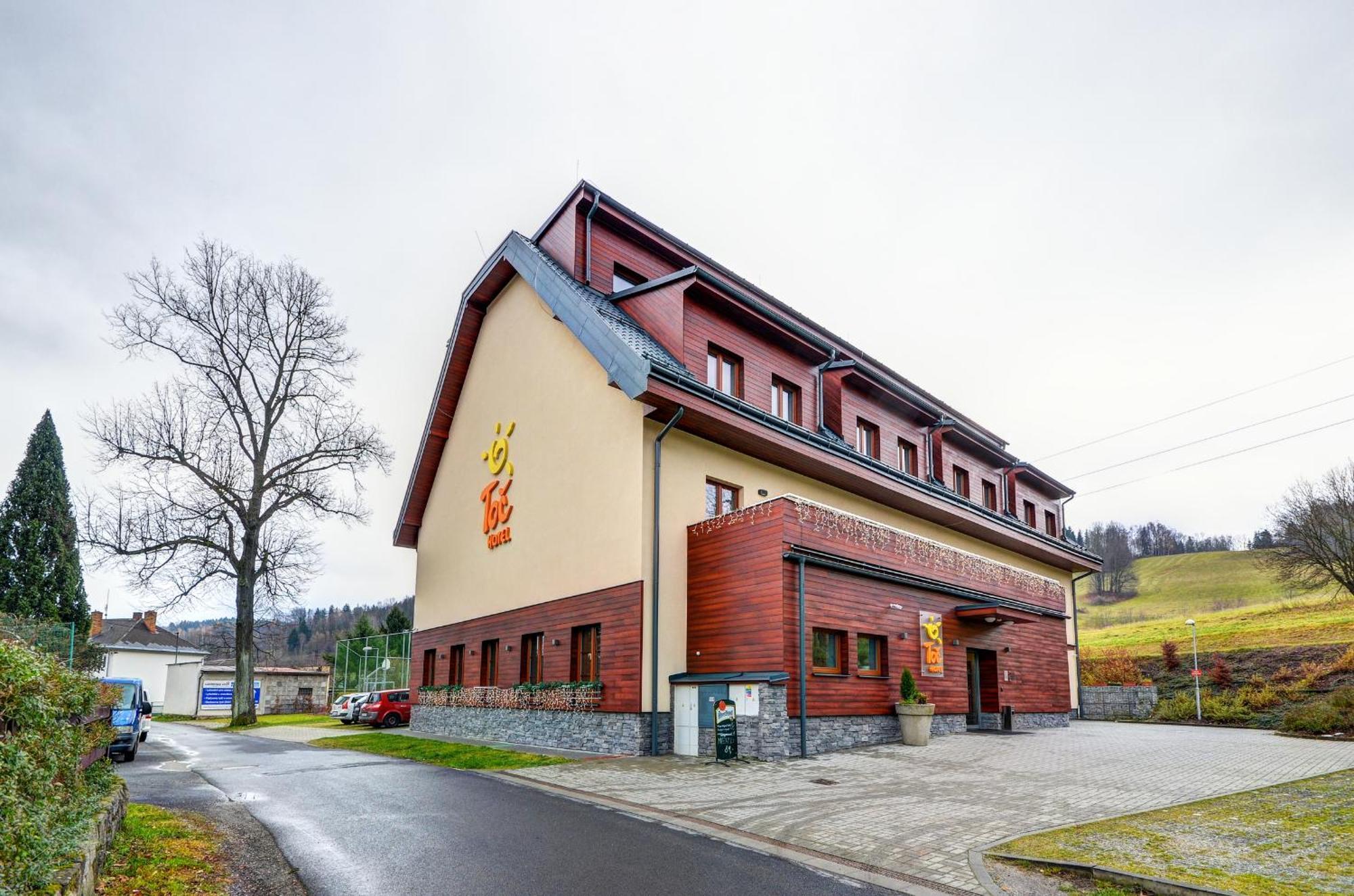 Hotel Toc Липова-Лазне Экстерьер фото