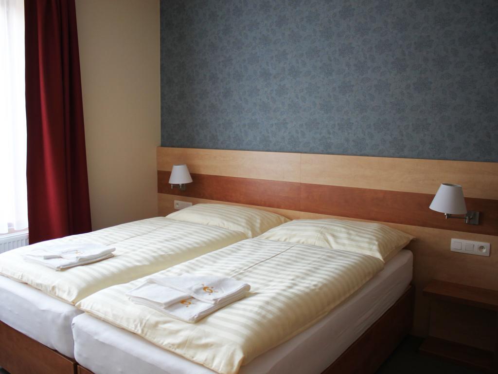 Hotel Toc Липова-Лазне Экстерьер фото