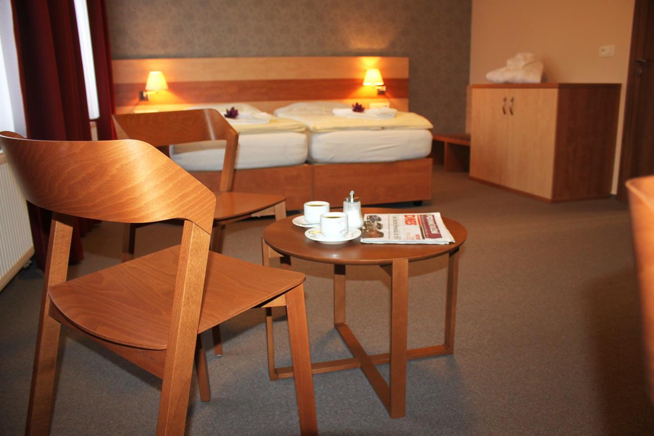 Hotel Toc Липова-Лазне Экстерьер фото