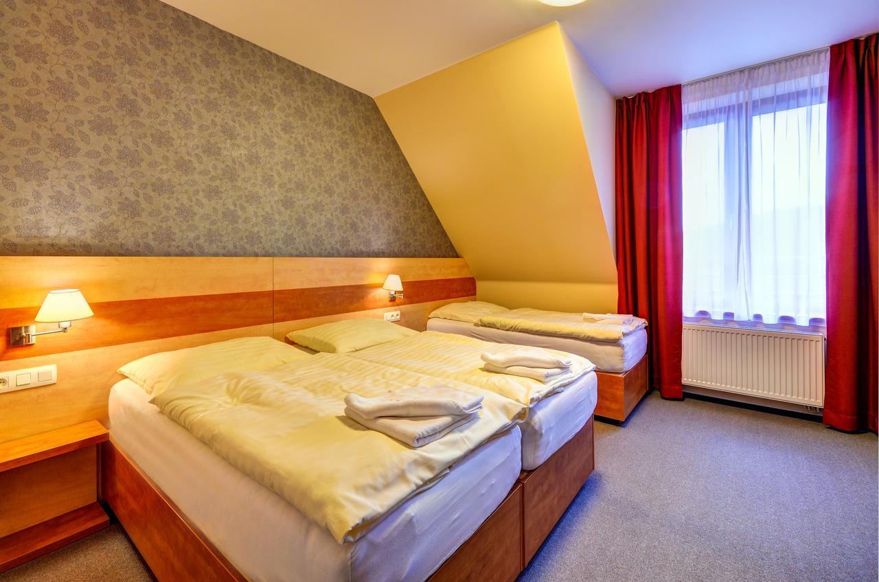 Hotel Toc Липова-Лазне Экстерьер фото