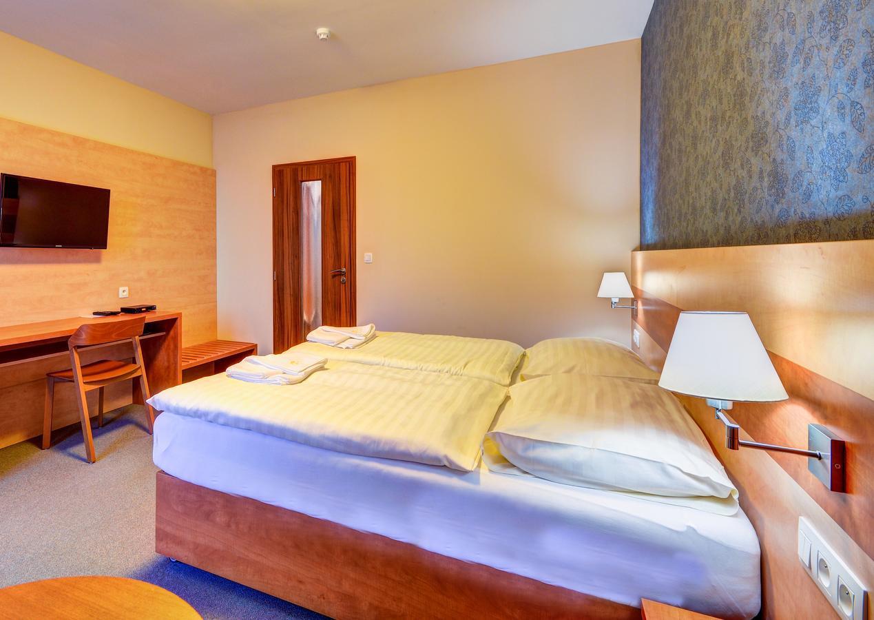 Hotel Toc Липова-Лазне Экстерьер фото