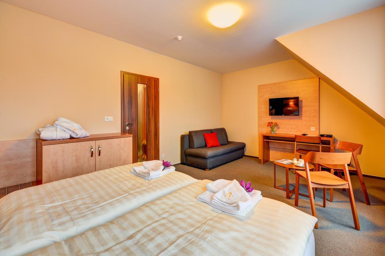 Hotel Toc Липова-Лазне Экстерьер фото