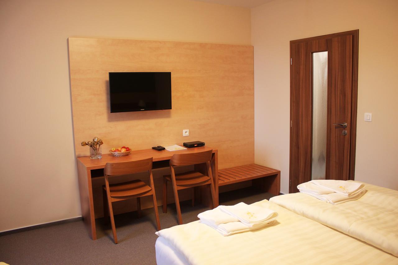 Hotel Toc Липова-Лазне Экстерьер фото