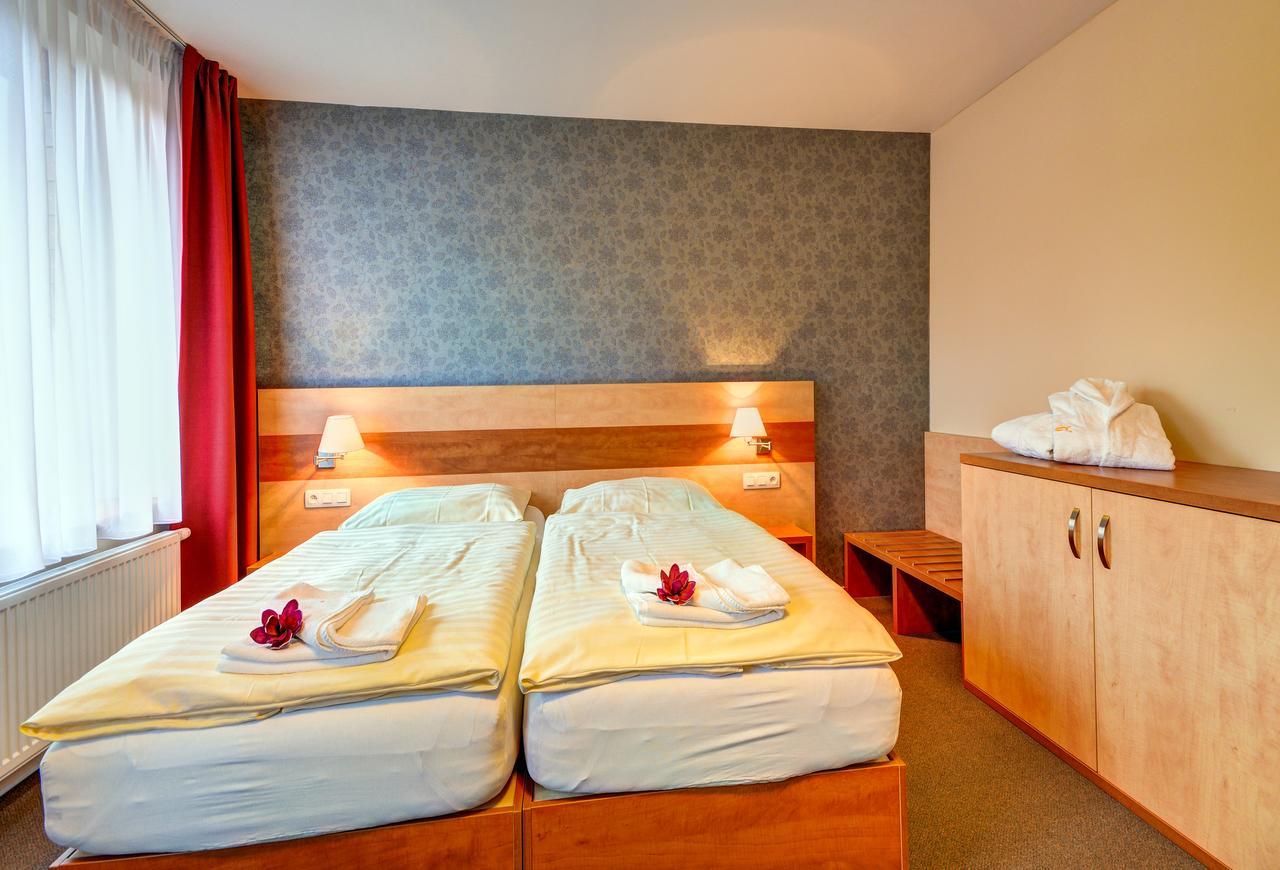 Hotel Toc Липова-Лазне Экстерьер фото